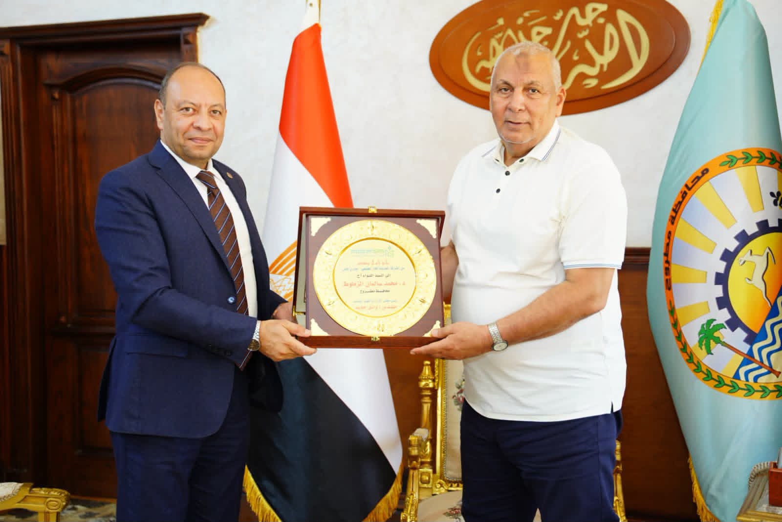 محافظ مطروح يبحث مع رئيس «مودرن جاس» الإسراع في توصيل الغاز الطبيعي بمرسى مطروح والحمام